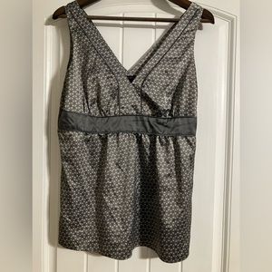 New York and Company grey sleeveless shirt